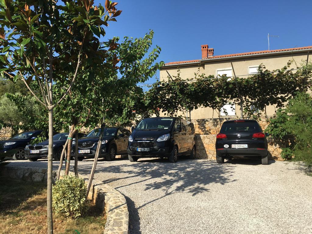 Apartments Salatic Krk Town Exterior foto